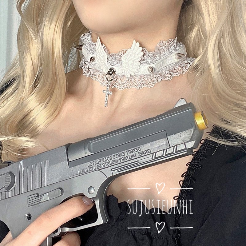 Vòng cổ choker ren đính cánh thiên thần chữ thập tán đinh phong cách gothic