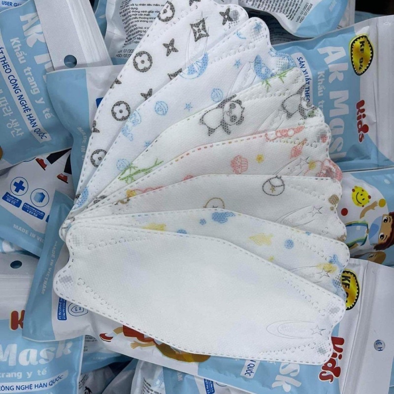 Thùng 300 cái Khẩu trang em bé Kf94 form dáng 4d dành riêng cho bé 2-12 tuổi Hàn Quốc kháng khuẩn
