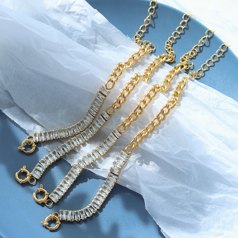 Lắc Tay Xích Đính Đá Nhân Tạo Titan Ko Đen TT 3882