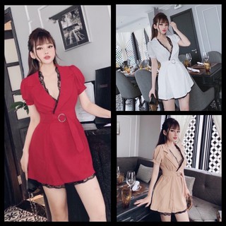 Đầm xòe cổ vest viền ren tay phồng kèm belt