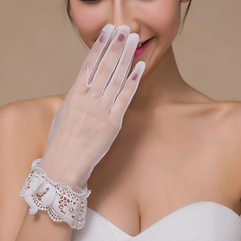 Găng Tay Ren Lưới Hở Ngón Đính Đá Cho Cô Dâu