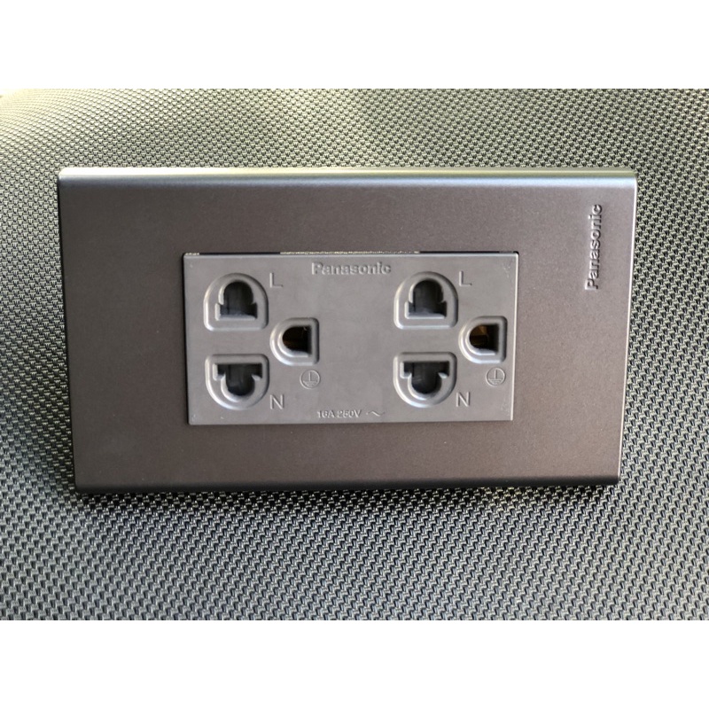 `Bộ ổ cắm đôi 3 chấu đen bóng Panasoni Wide