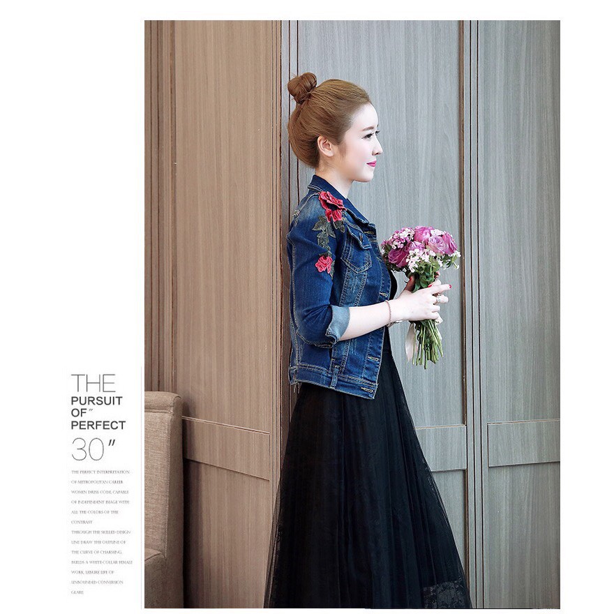 Áo khoác jean thêu hoa hồng