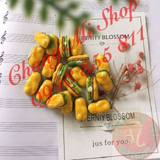 Charm bánh mì kẹp