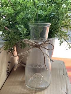 Bình cắm hoa nhỏ love