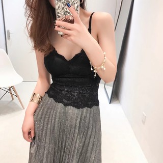 Áo hai dây ren mặc với áo vest