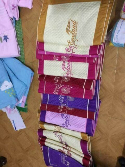 Gối satin thêu hoa 1 đôi có kem ruột ép
