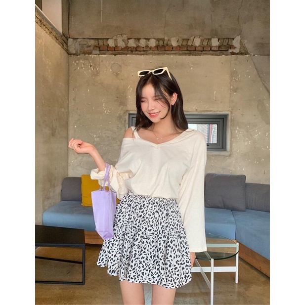 Set chân váy đốm mix áo sweater hở vai