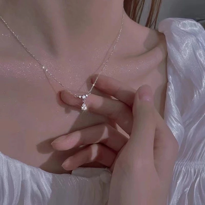 Vòng cổ Mặt Hình Giọt Nước Đính Đá Lấp Lánh