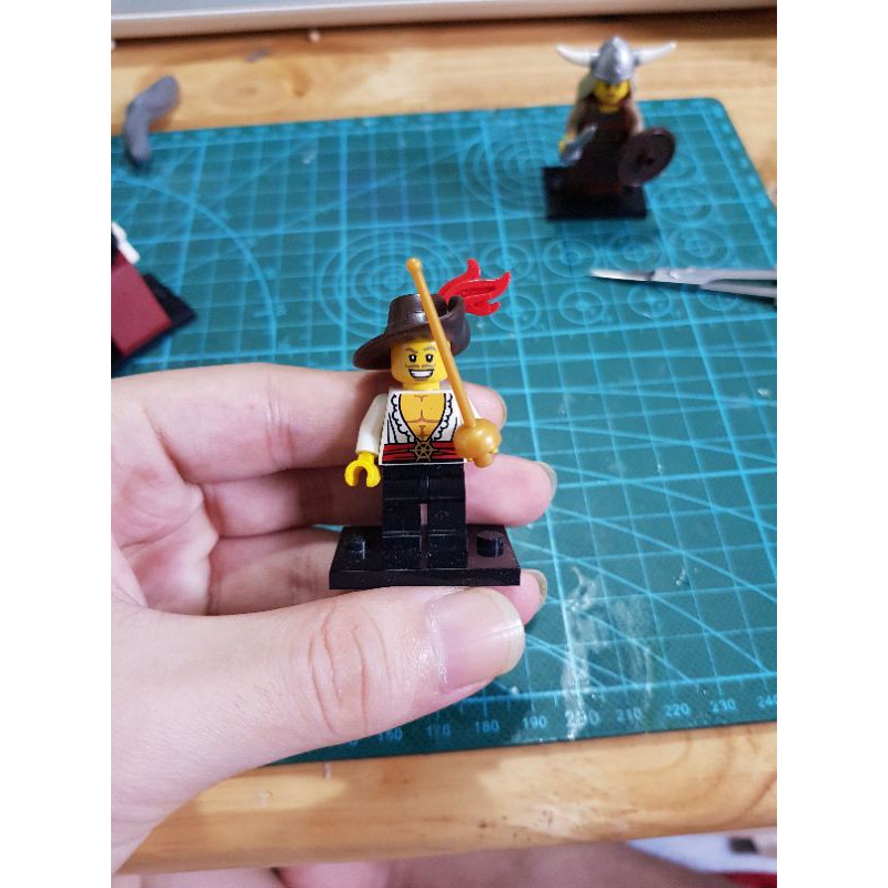 LEGO Minifigures kiếm sĩ