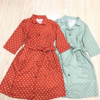Đầm cổ vest chấm bi