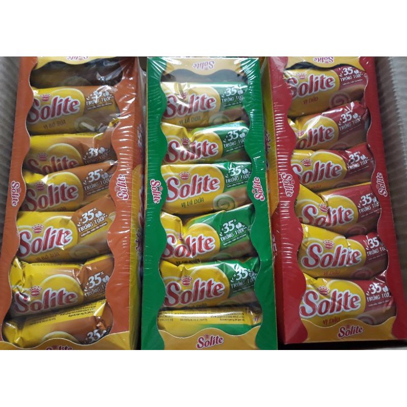 Bánh bông lan cuộn kem vị lá dứa Solite hộp 396g