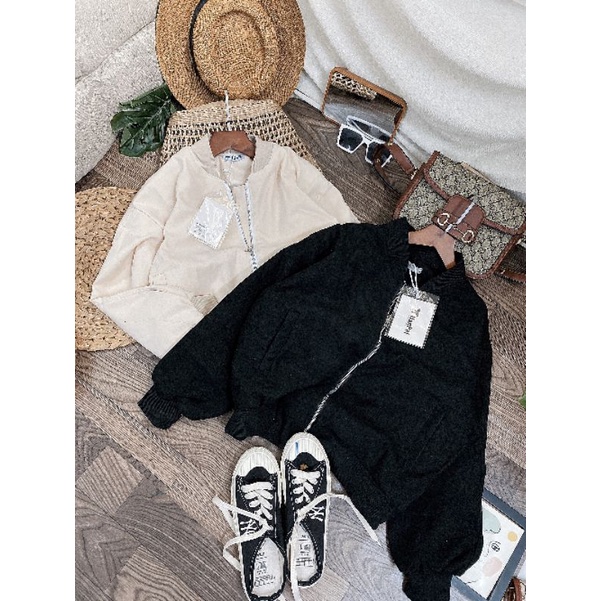 Áo khoác da lộn siêu đẹp, có 2 màu ạ