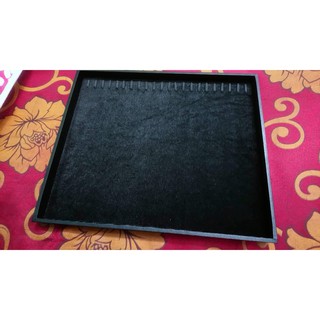 Khay trưng bày dây chuyền đỏ/đen/trắng