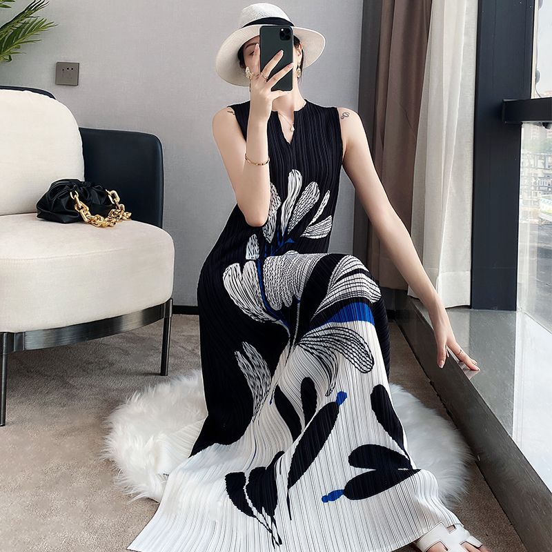 Issey Miyake Đầm Sát Nách Dáng Dài Xếp Ly In Họa Tiết Thời Trang Mùa Hè 2023