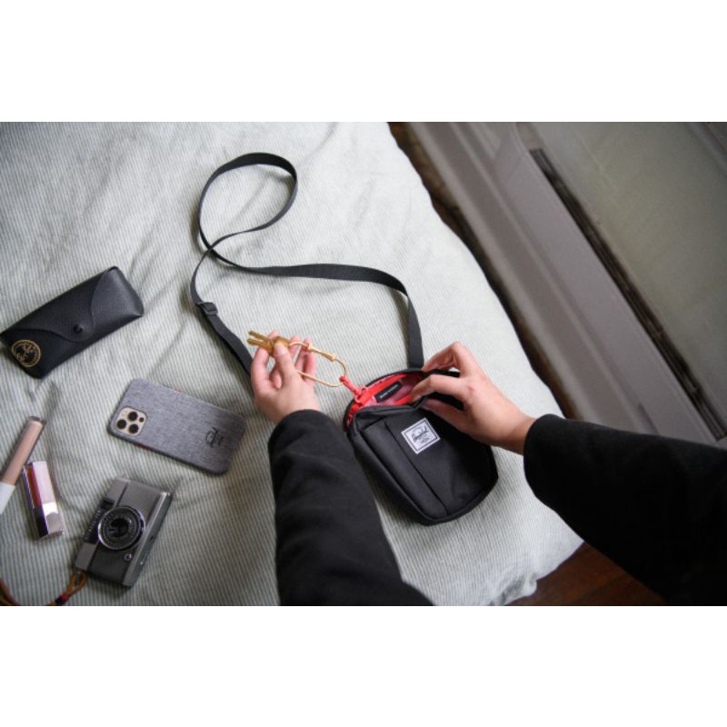 Túi Herschel dư xịn đét nam nữ đeo đều đẹp