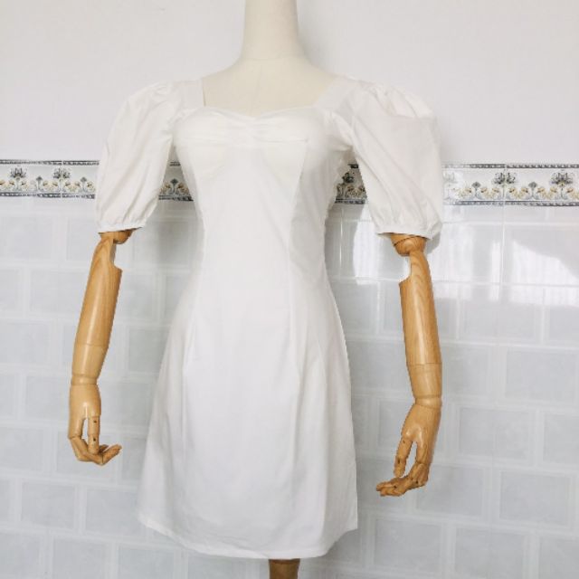 Đầm cổ vuông khoét lưng