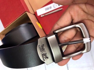Thắt lưng da nam Levi's.