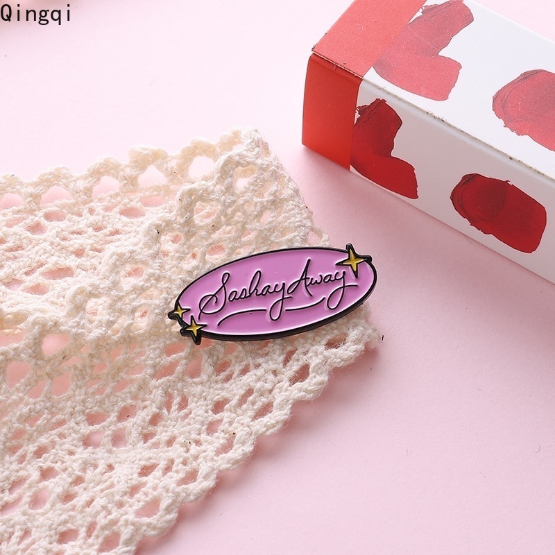 Ghim cài áo Miss Zoe hình bầu dục màu hồng xinh xắn