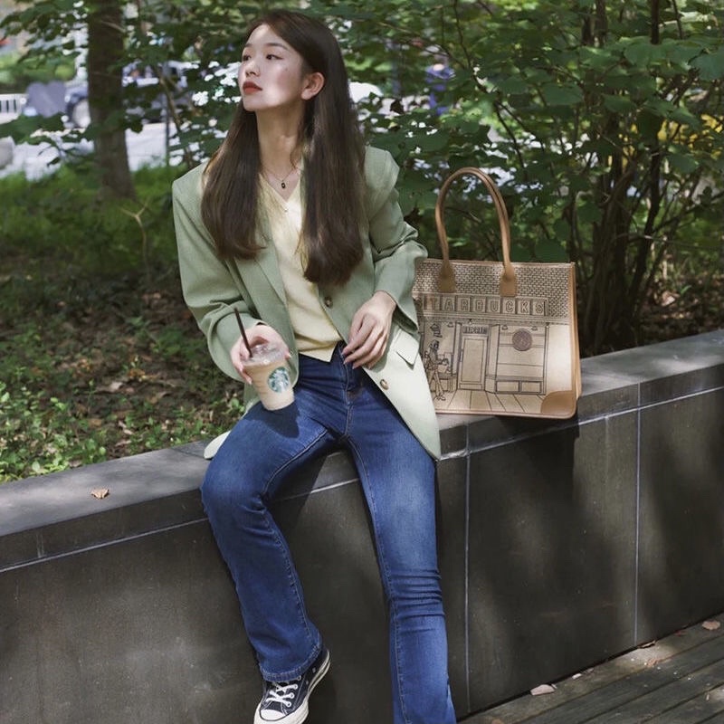 Túi Starbucks đựng cả thế giới