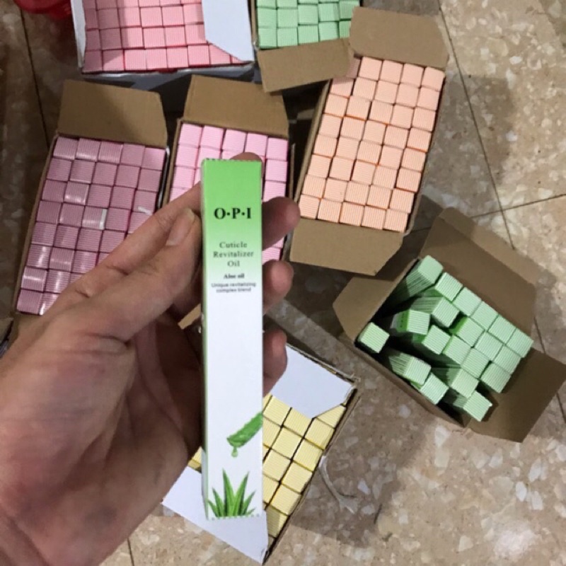 Bút dưỡng viền opi