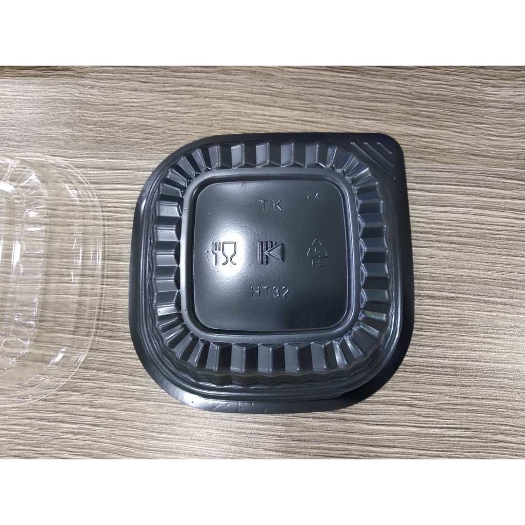 100 Hộp nhựa HT32 - Vuông đế đen đựng bánh ngọt