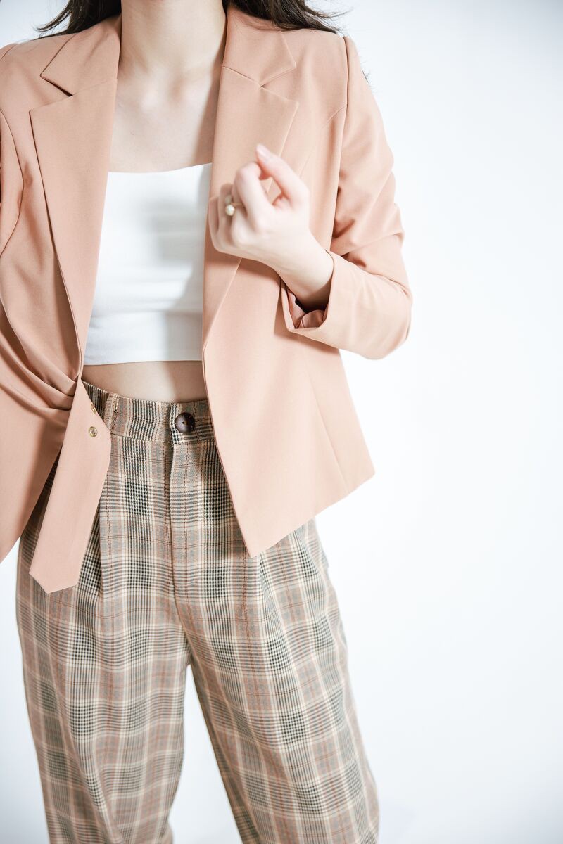 [Mã FAMALLT5 giảm 15% đơn 150k] CCHAT Áo vest vạt lệch đai liền Q323 | BigBuy360 - bigbuy360.vn