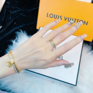 Vòng nhẩn titan V ổ khoá mạ vàng ko đen