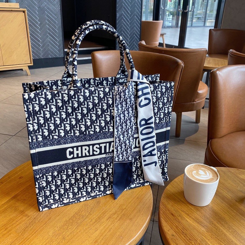 [TÚI SIZE LỚN] Túi hoạ tiết size   40 chất đẹp đựng cả thế giới(tặng kèm khăn lụa) | BigBuy360 - bigbuy360.vn