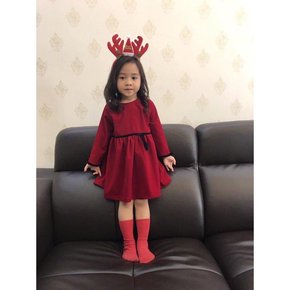 Váy nhung tăm đỏ bé gái