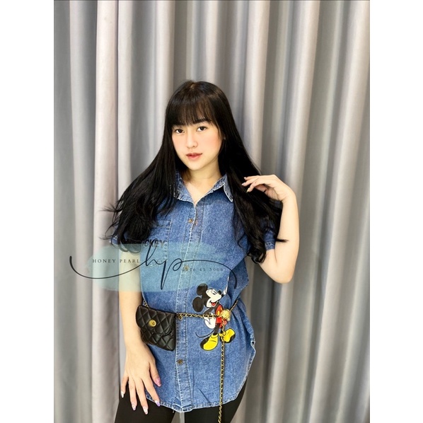 Sơ mi denim hoạt tiết in Mickey in hoạt hình