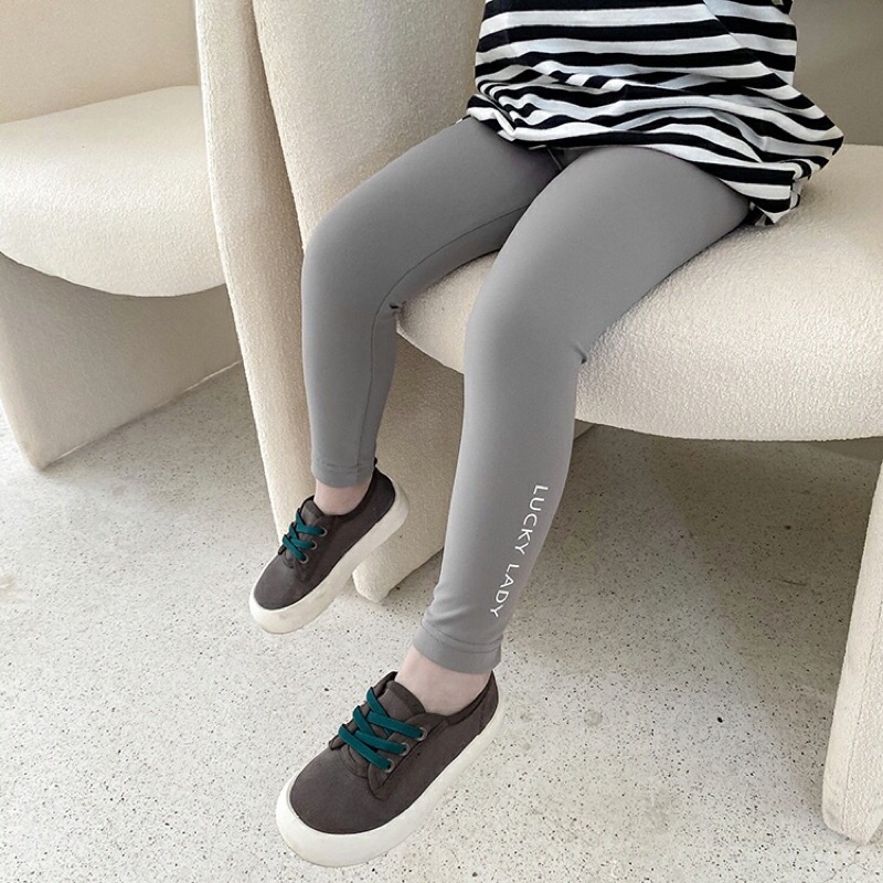 Quần legging dài bé gái cạp cao form 10-22kg thêu chữ lên dáng bao xinh_Quần legging bé gái dáng ôm