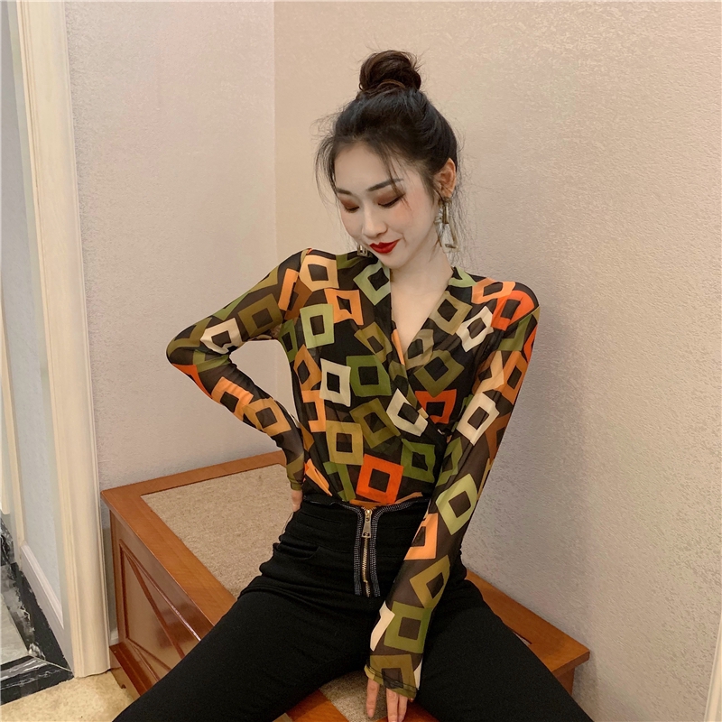 Áo thun IELGY tay dài cổ chữ V thời trang | BigBuy360 - bigbuy360.vn