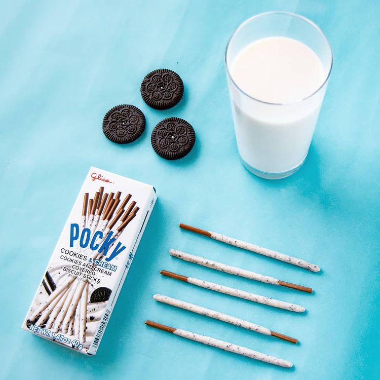 Bánh que GLICO Pocky Cookies &amp; Cream phủ kem cookie (Combo 10 hộp)