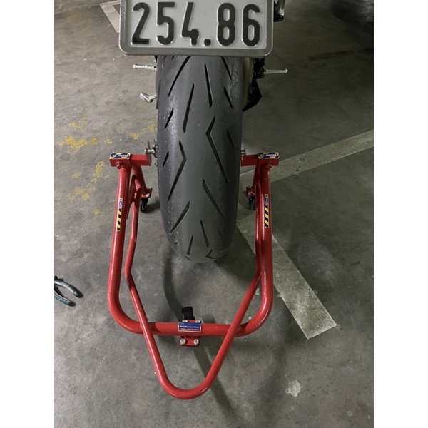 Ben nâng xe 1 gắp
