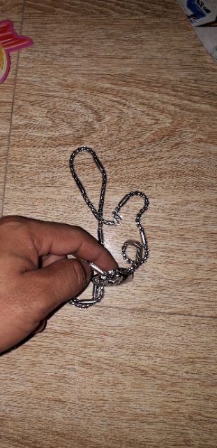 Dây chuyền và mặt bằng thép không gỉ rất đẹp