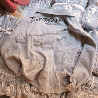 Áo khoá jean chữ