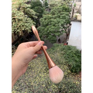 Chổi phủi bụi nail cán dài.