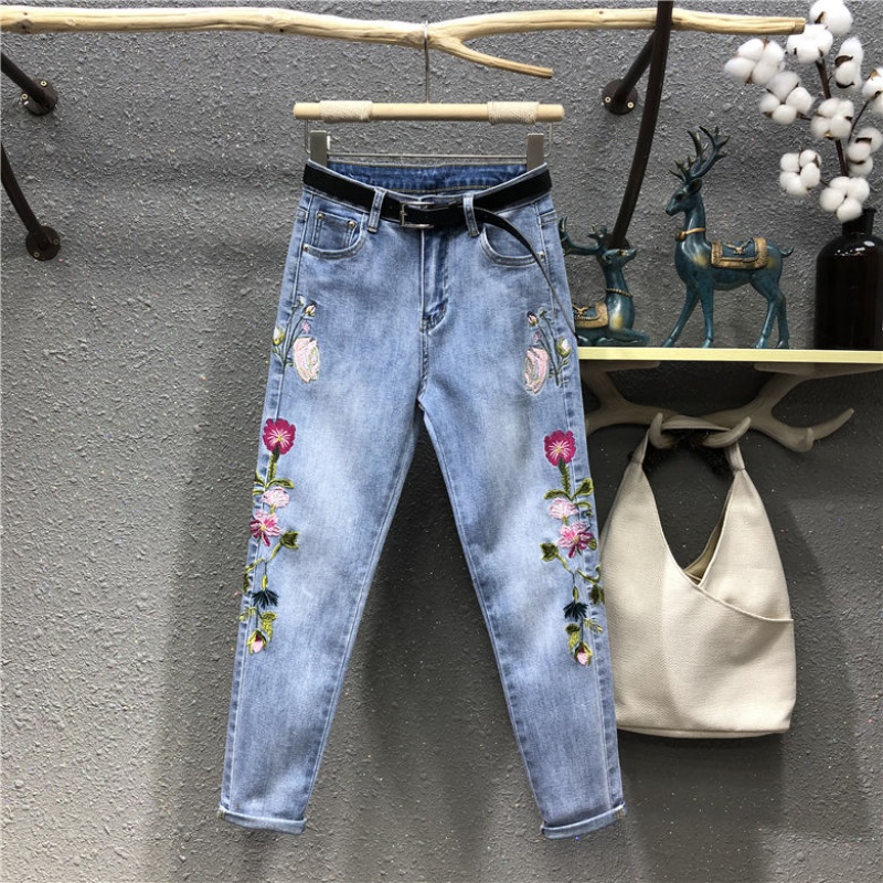 Quần Jeans Lửng Thêu Hoa Thời Trang Cho Nữ