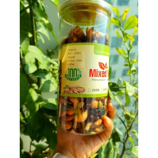 Hạt mix 7 vị nhân hạt và hoa quả sấy