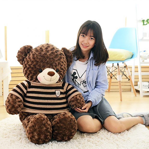 Gấu bông Teddy áo len kẻ hàng cao cấp màu nâu kích thước 1m1 1m4