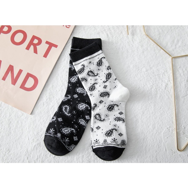Vớ Tất Họa Tiết trắng đen cao cổ Nam Nữ phong cách thể thao, đường phố.