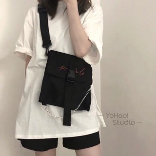 Túi đeo chéo kèm xích ulzzang (tặng huy hiệu)