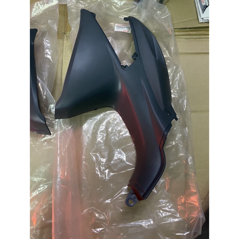 Nhựa nhám ốp bình xăng của dòng xe viva 110