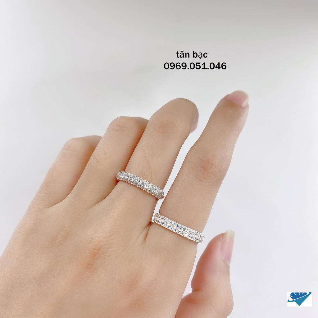 nhẫn nữ đá tròn , kiểu dáng ôm tay , tạo nên cảm giá thoải mái k bị vướng khi hoạt động