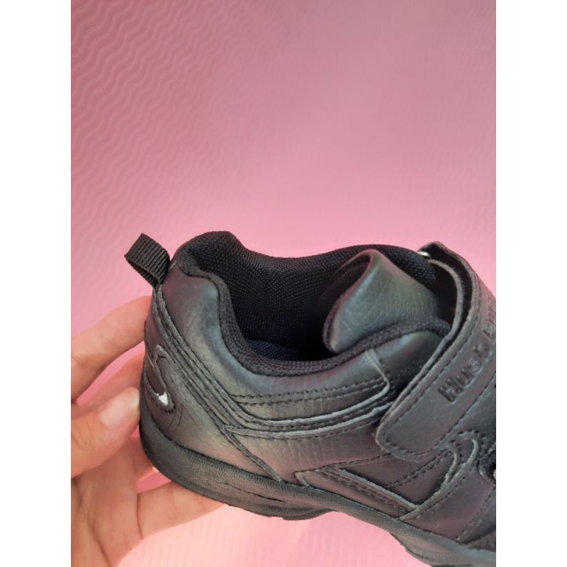 Giày xuất cho bé