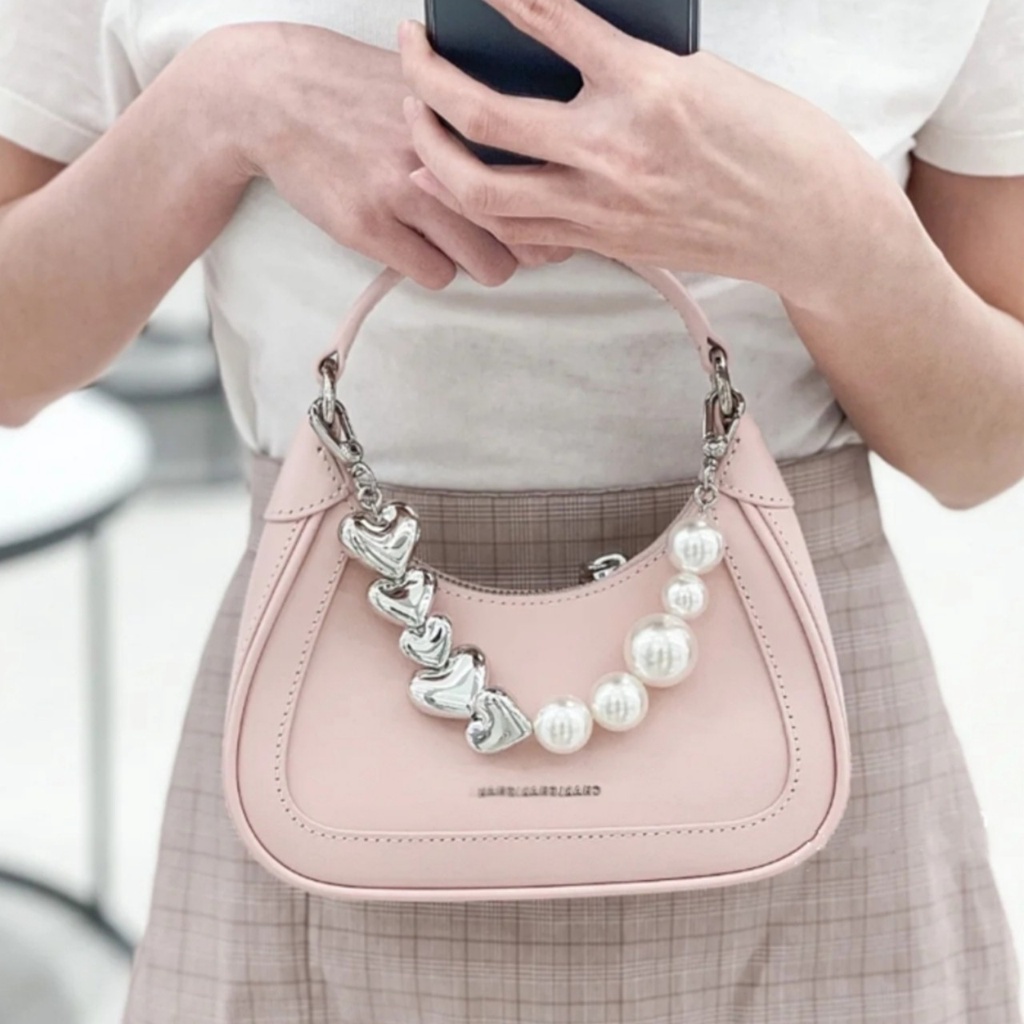 Túi cầm tay CnK màu hồng phối dây đeo hình trái tim và ngọc trai nhân tạo fullbox làm quà