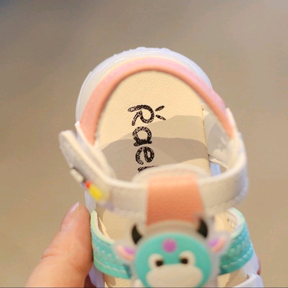 Sandal cho bé tập đi hình trâu đáng yêu cho bé