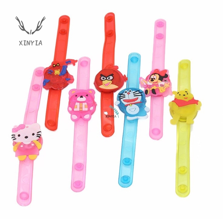 Vòng tay có đèn led thiết kế trong suốt hình hoạt hình đáng yêu | BigBuy360 - bigbuy360.vn