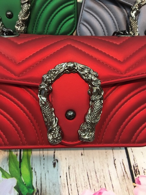 Túi đeo chéo khoá rồng